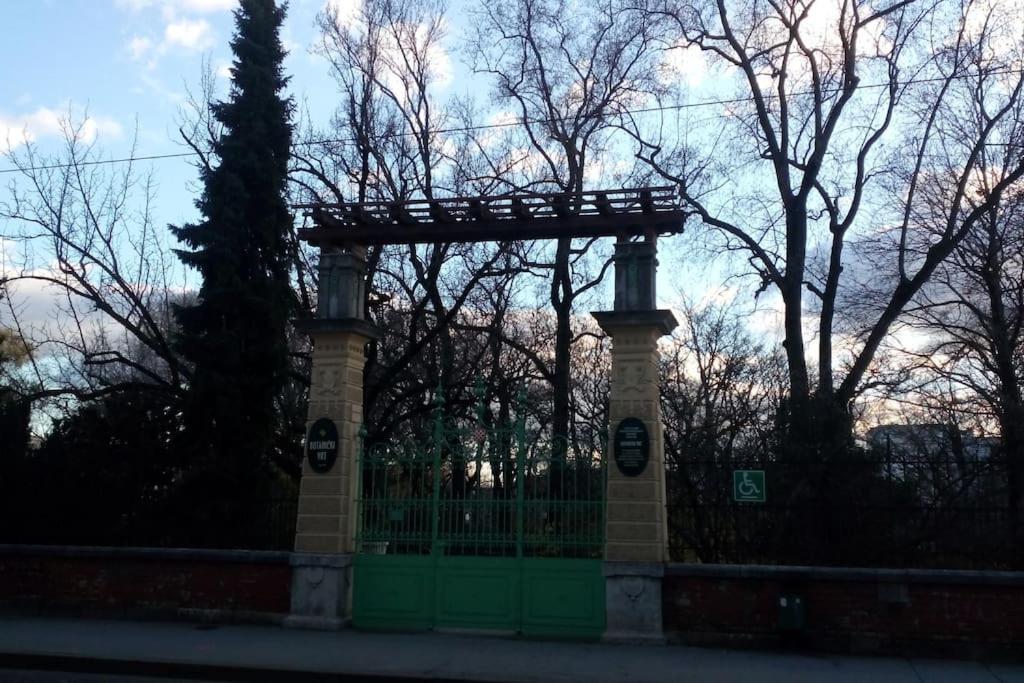 Zagreb Botanical Garden Budget Apartment מראה חיצוני תמונה